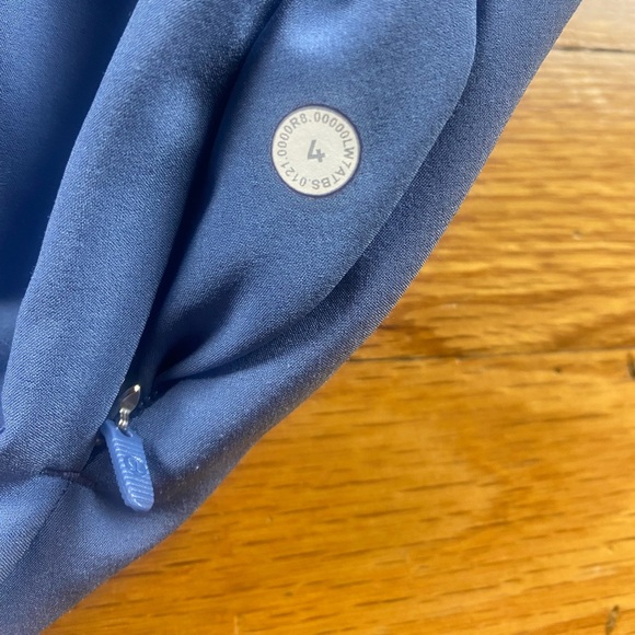 Lululemon Track That Mid-Rise Lined Short 5"
Blue Nile Size 4 - Picture 9 of 9